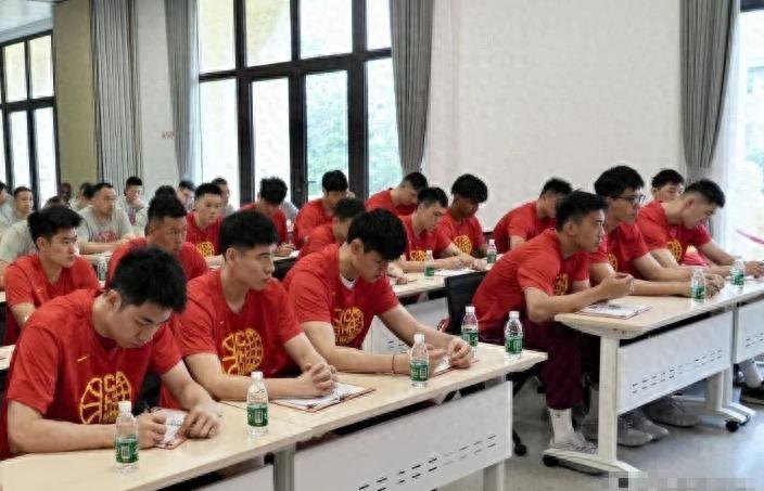 正式官宣！31岁中国男篮老将已接任国家队队长，球迷：他有号召力 | 中国区|球友会|股份有限公司