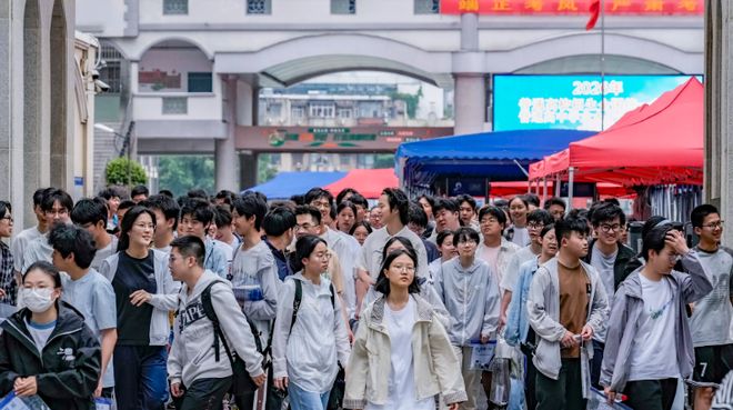 中国、喀麦隆、库拉索大名单汇总:国足将面对姆伯莫、陈达毅