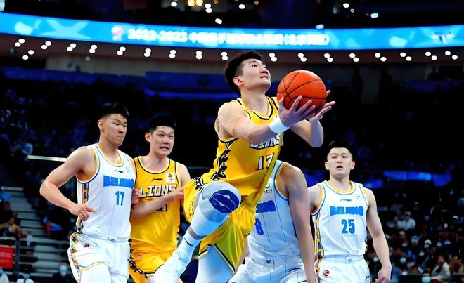 花滑名将申雪、赵宏博受聘为哈工大教授，入职该校体育部