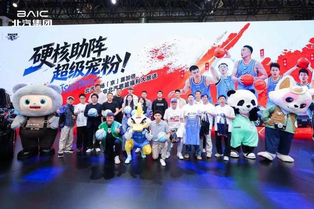胡金秋:最爱玩金铲铲,第一份工资和队友吃了麦当劳