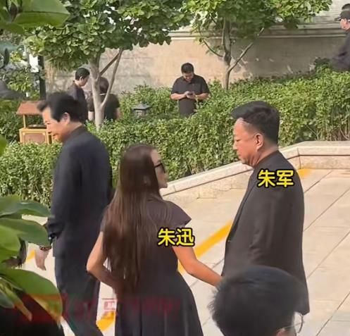 英媒:图赫尔补水暂停时对球员发火,严厉批评马杜埃凯