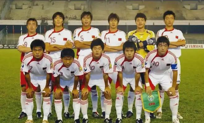 完成里程碑之战,阿什拉夫获得巴黎200场纪念奖牌