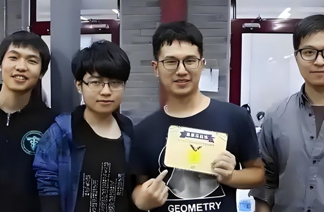 黑暗中的四冠王:成都盲人足球队的“听觉突围”
