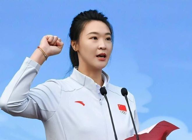 希勒批评伊萨克,利物浦球星在欧冠出局战中早早被换下