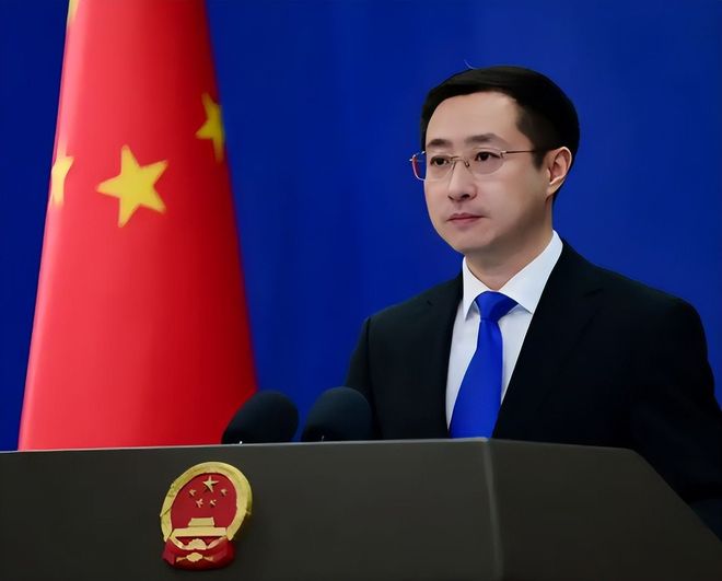 官方：大巴黎从摩纳哥签下阿克利乌什；据悉转会费5000万欧