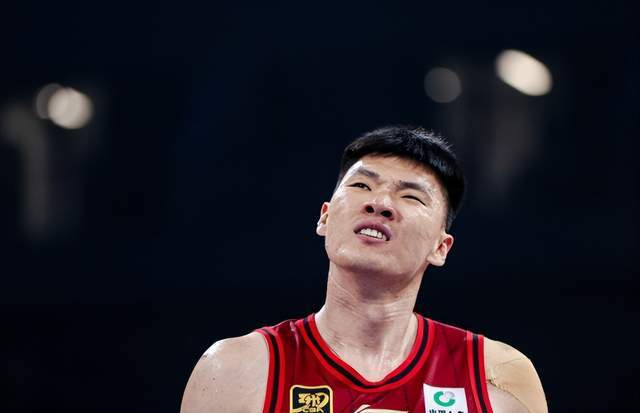 离谱！皇马1.5亿巨星浪费超级单刀放生拜仁 失误致丢球仍摊手抱怨