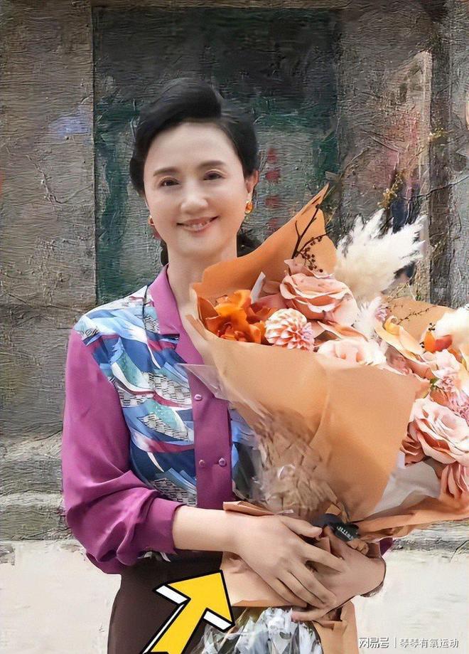 C罗婚礼请柬曝光：与乔治娜将于8月1日在某庄园举行婚礼，庄园表示不予回应；此前有消息称C罗因世界杯失利推迟婚礼