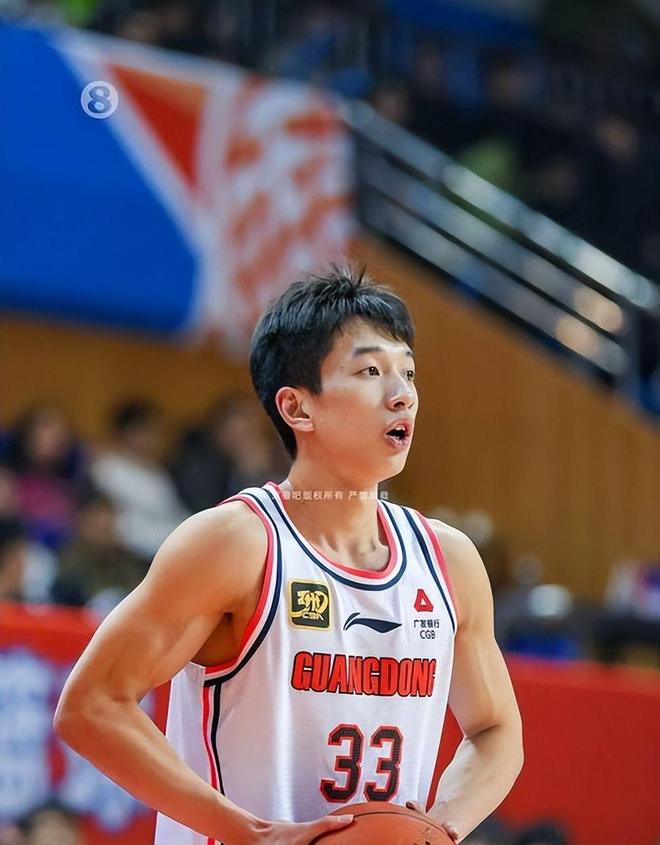 NBA夏联:湖人双加时补篮绝杀热火 卡尔26+8沃特森制胜球