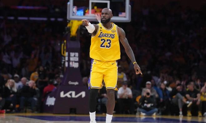 这是国手+顶薪?打18分钟靠罚球捡2分,球迷:把你的时间给陈家政