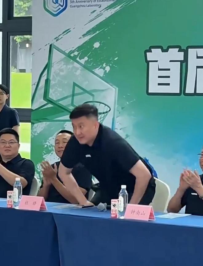 世界杯裁判马宁回应敢判敢罚:不必让所有人喜欢