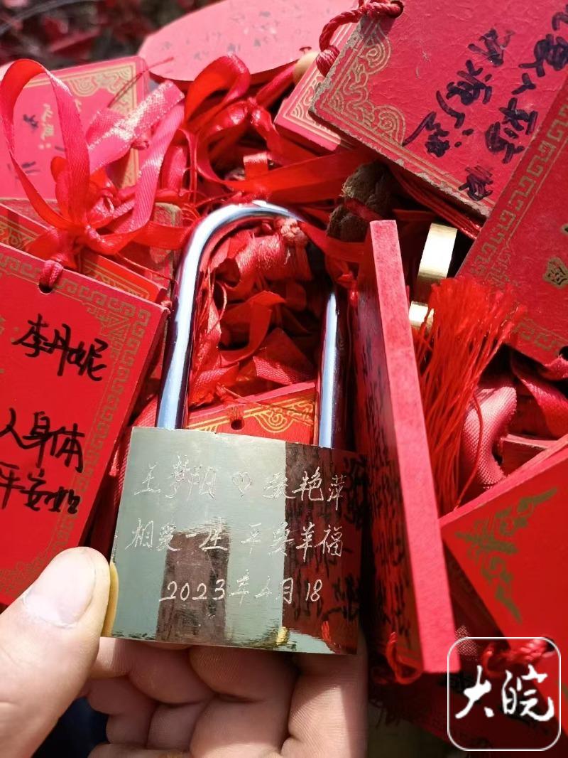 国产奔驰GLE L实车曝光，轴距升级瞄准豪华SUV市场