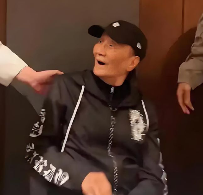 澎湃:斯卢茨基首次被球迷喊下课,他的去留问题成烫手山芋