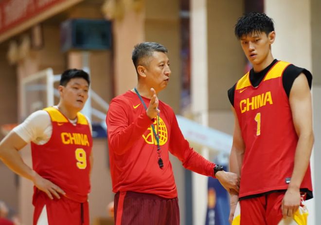 刚报到就裁掉！反复征召曾凡博像“遛狗”，男篮何时不再搞形式主义？ | 中国区|球友会|股份有限公司