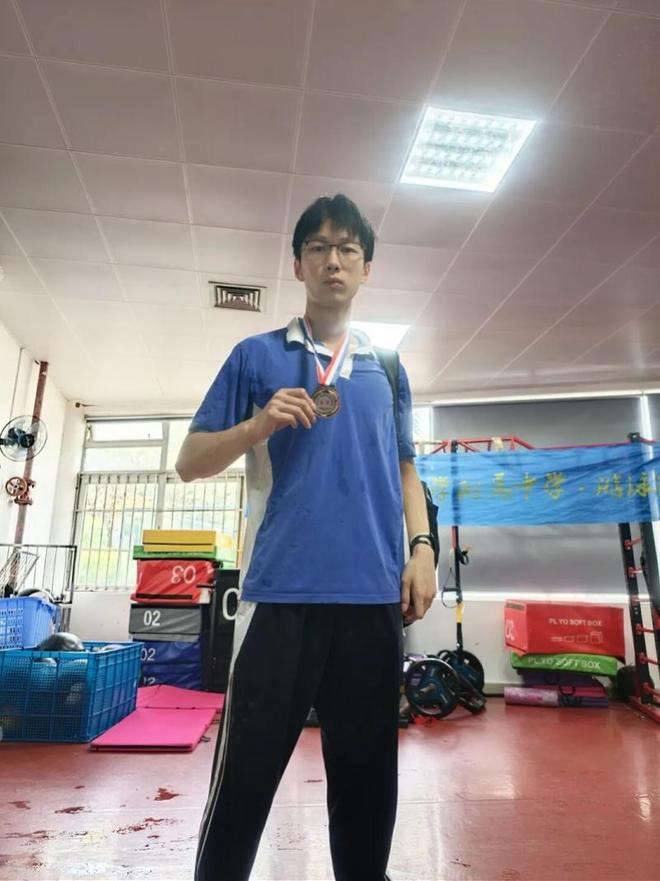 深圳市龙华外国语高级中学学子在省级游泳赛事中斩获多项荣誉 | 中国区|球友会|股份有限公司