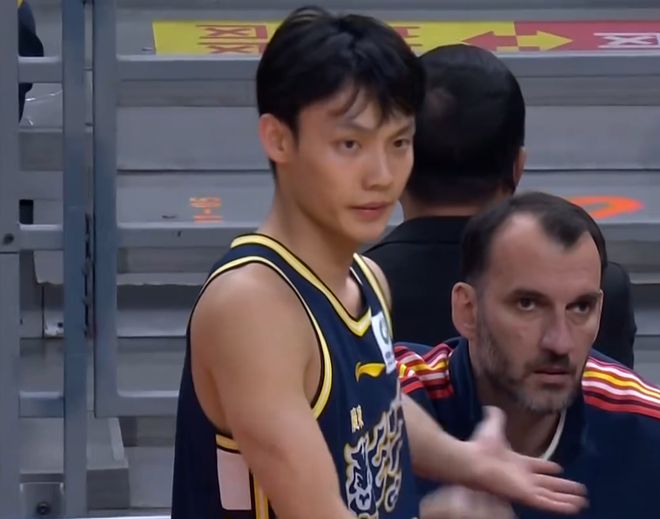 黄泽林成中国一哥迎首场败仗,郑钦文美网换装紫气东来变鸿运当头