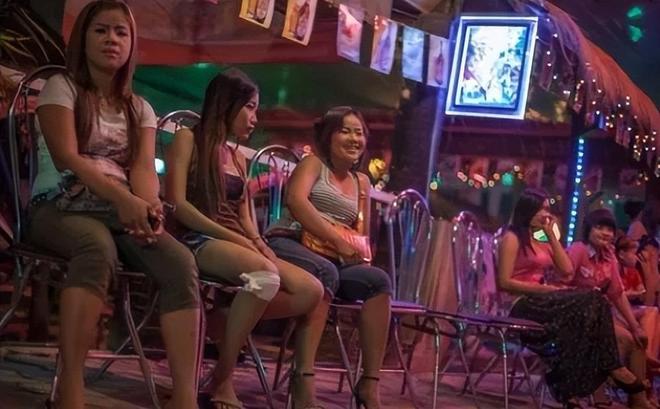 轰28+11+4!中国女篮19岁2米26新星进化:表现超2米01女版奥尼尔