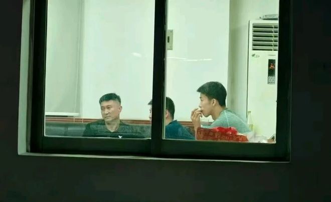 米奇太固执了!G5决战,马刺仍不变阵,福克斯首发,尼克斯也不变