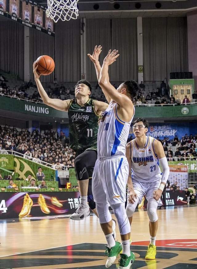 张之臻终结五连败阿昺首秀推迟，张帅输菲一姐，卫冕冠军表不满